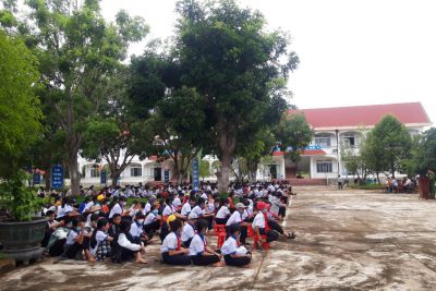 Tuyên truyền Nội qui trường học và Luật An toàn giao thông đầu năm học mới